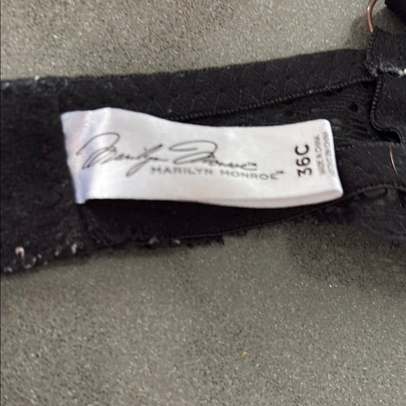 Marilyn Monroe Black Lace Underwire Bra - Picture 2 of 6